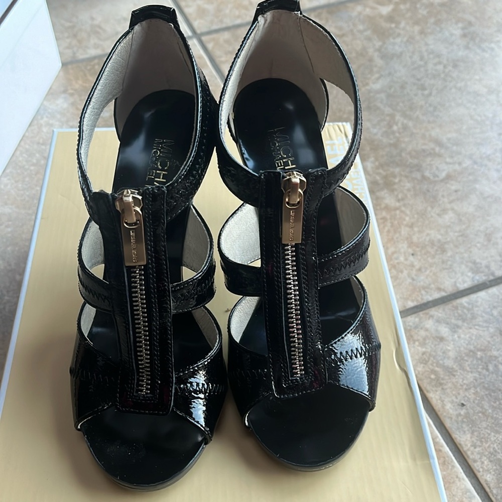 Michael Kors. Pre owned worn once. In great condition. Size 6